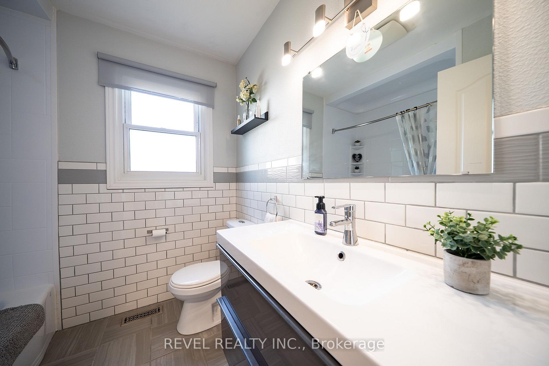 Photo 15 of 70 Berkley Crescent, Norfolk, Simcoe — HOMEH
