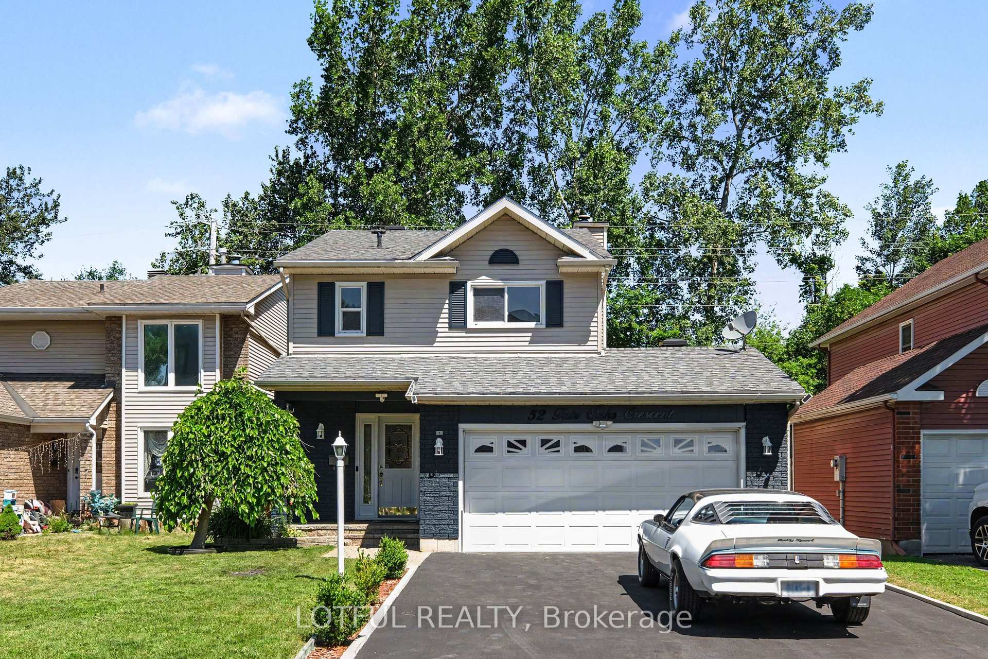 Photo 2 of 52 Fair Oaks Crescent, Ottawa, Craig Henry/Woodvale — HOMEH