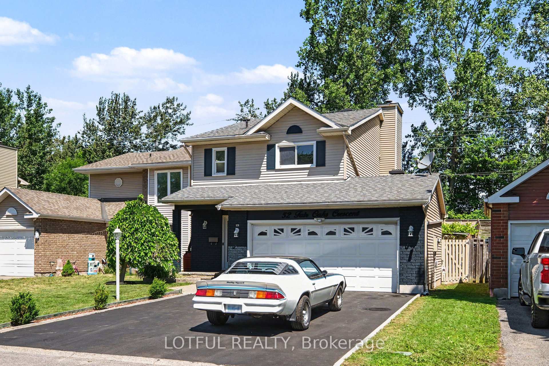 Photo 3 of 52 Fair Oaks Crescent, Ottawa, Craig Henry/Woodvale — HOMEH