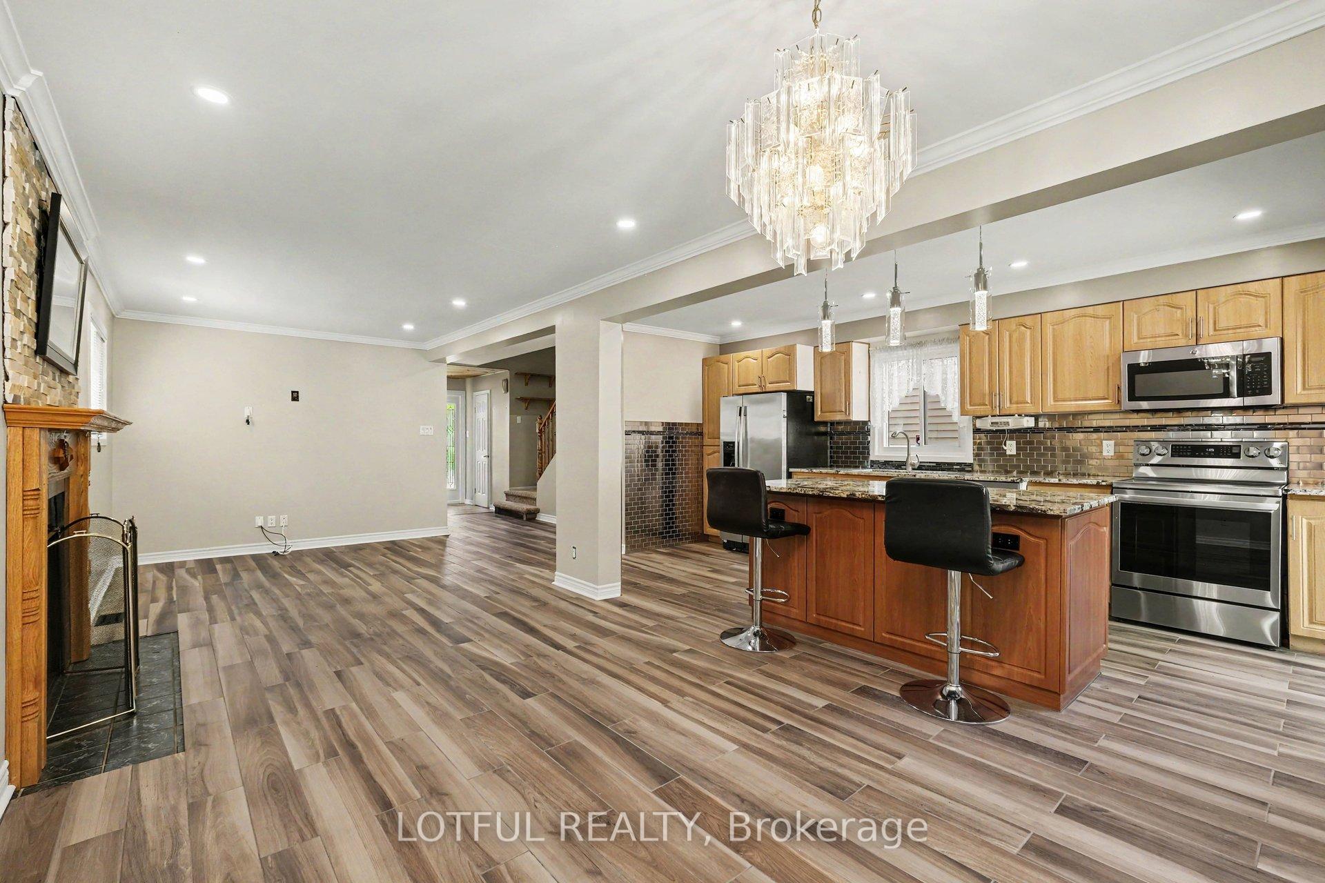Photo 6 of 52 Fair Oaks Crescent, Ottawa, Craig Henry/Woodvale — HOMEH