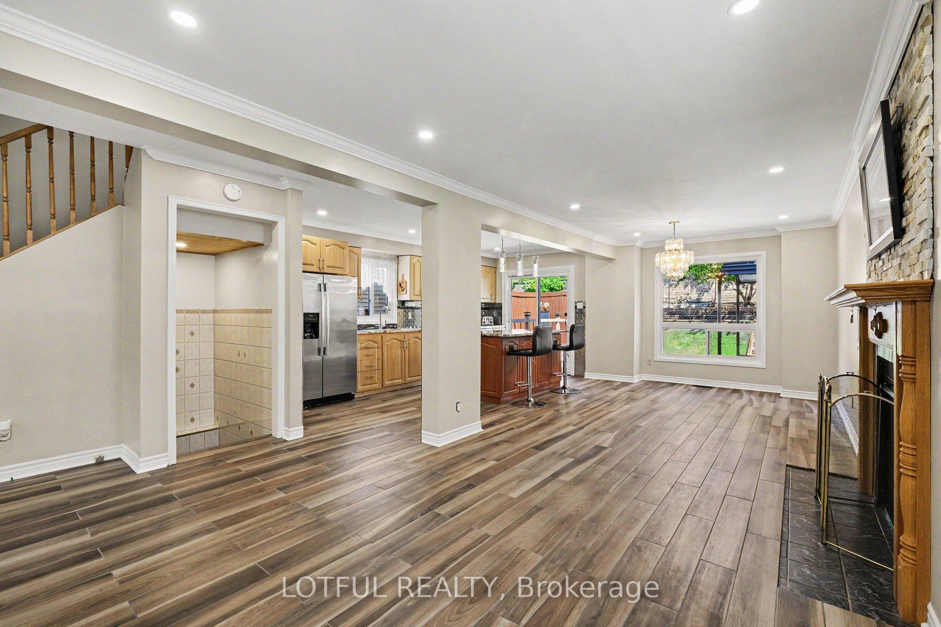 Photo 7 of 52 Fair Oaks Crescent, Ottawa, Craig Henry/Woodvale — HOMEH
