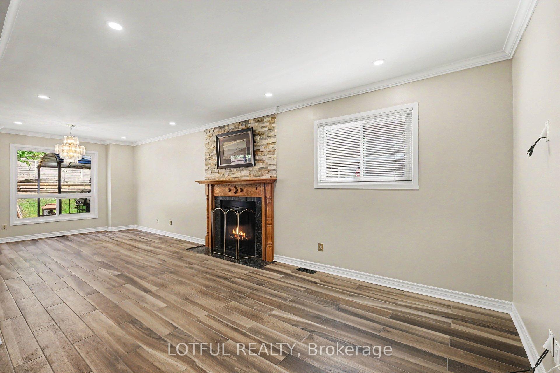 Photo 8 of 52 Fair Oaks Crescent, Ottawa, Craig Henry/Woodvale — HOMEH