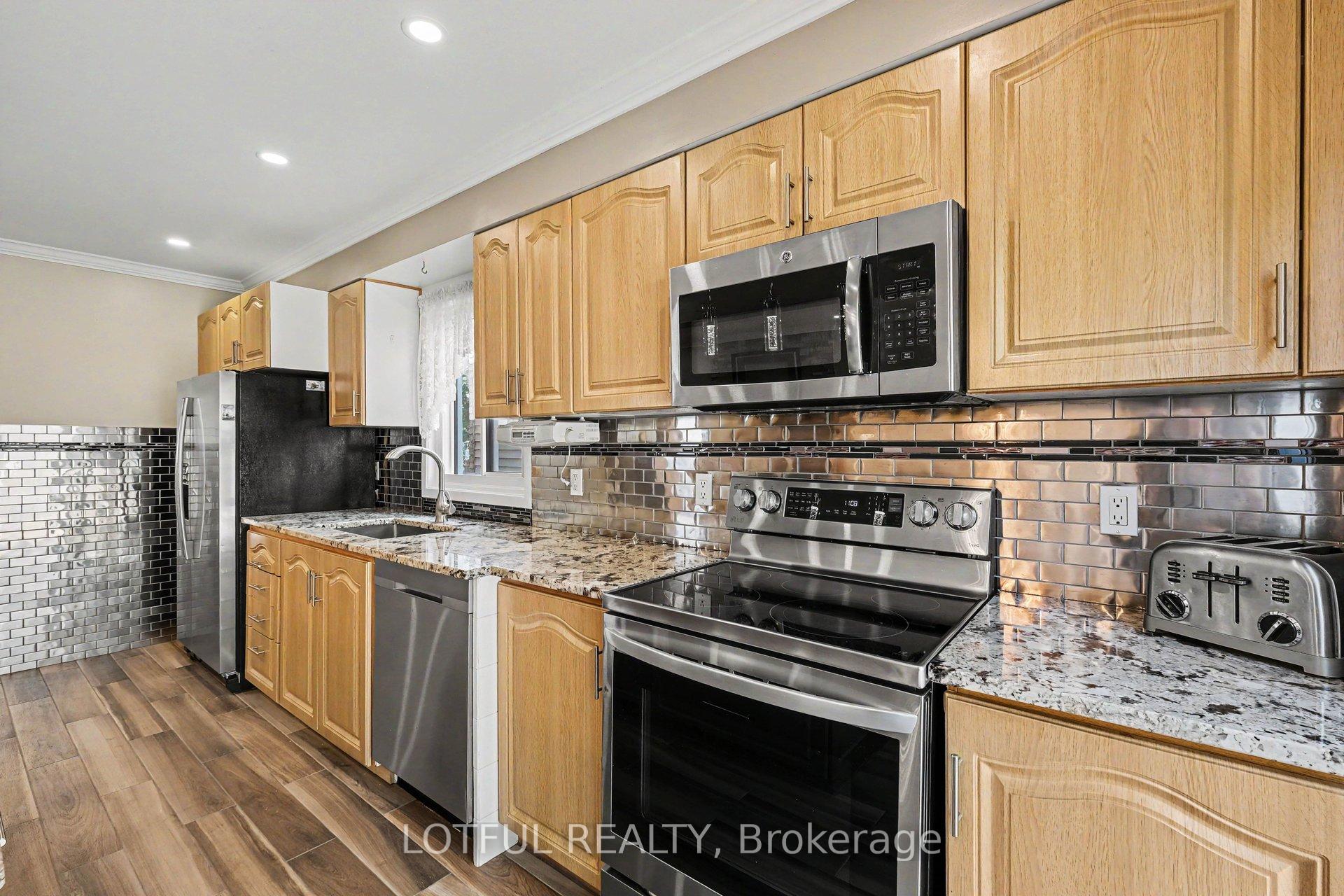 Photo 11 of 52 Fair Oaks Crescent, Ottawa, Craig Henry/Woodvale — HOMEH