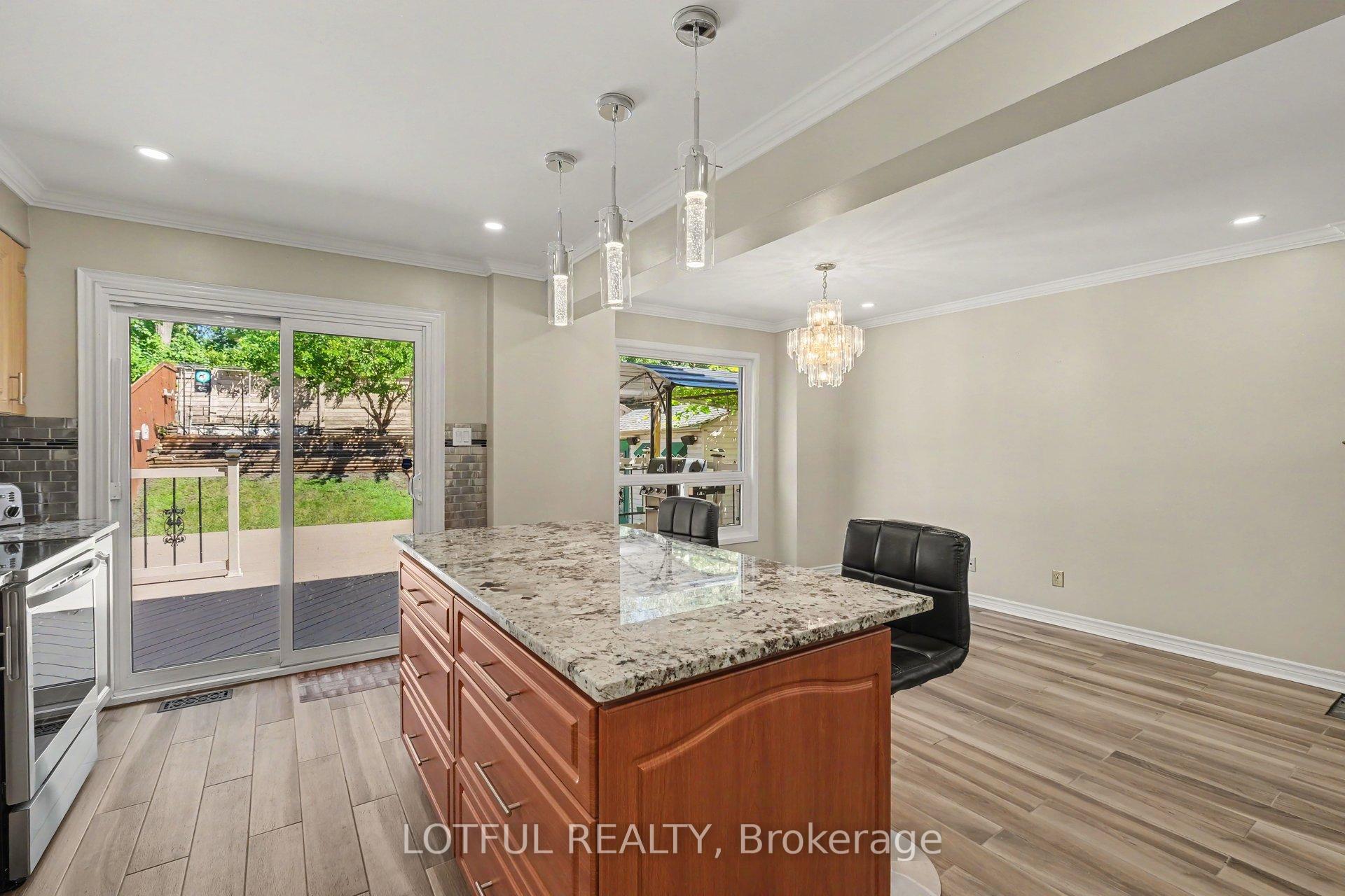 Photo 12 of 52 Fair Oaks Crescent, Ottawa, Craig Henry/Woodvale — HOMEH