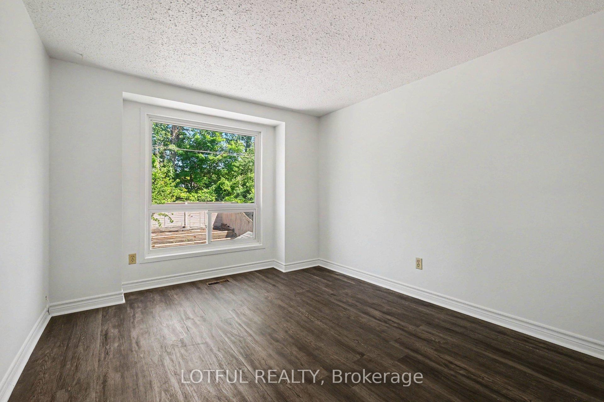 Photo 17 of 52 Fair Oaks Crescent, Ottawa, Craig Henry/Woodvale — HOMEH