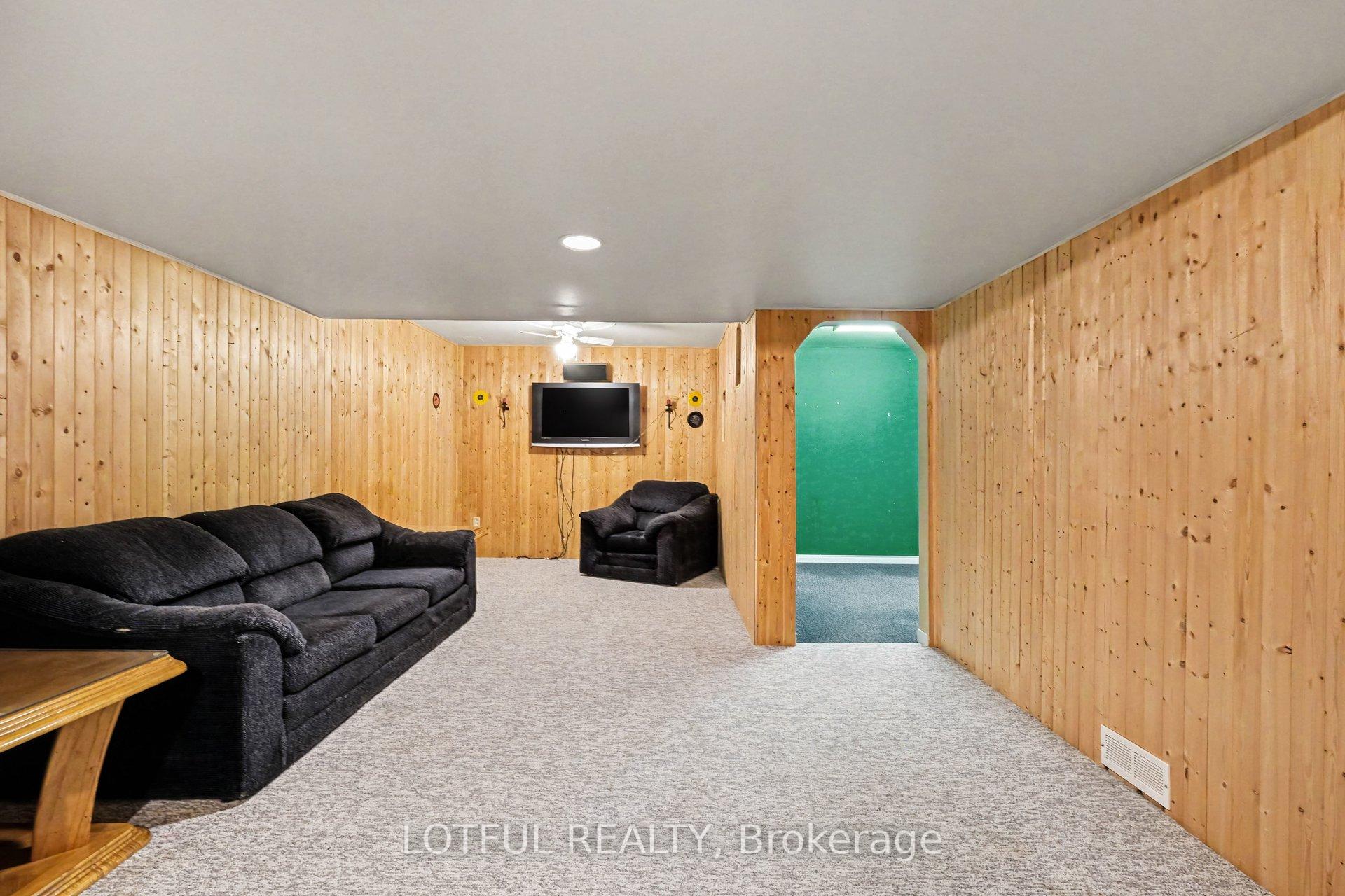 Photo 21 of 52 Fair Oaks Crescent, Ottawa, Craig Henry/Woodvale — HOMEH