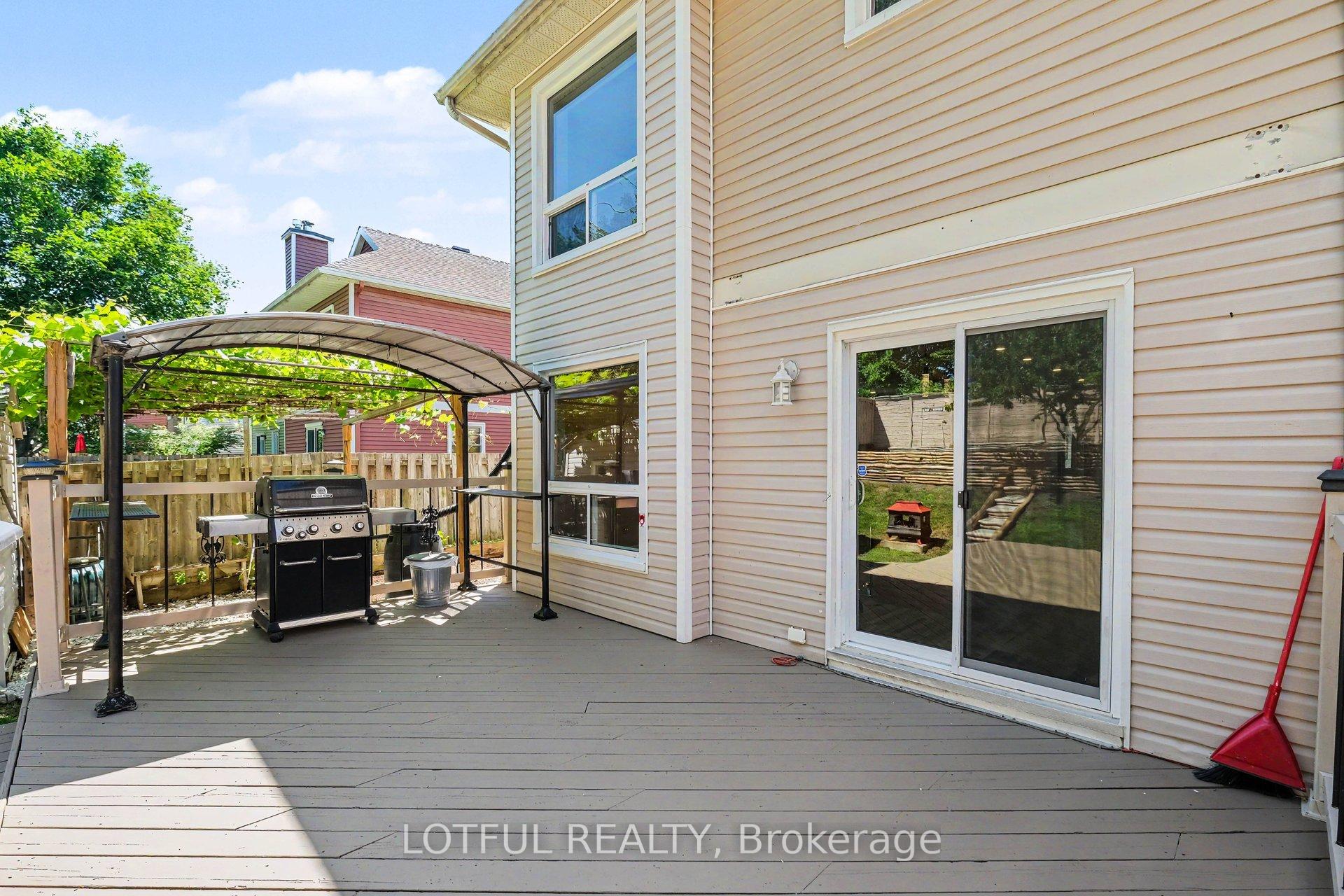 Photo 25 of 52 Fair Oaks Crescent, Ottawa, Craig Henry/Woodvale — HOMEH