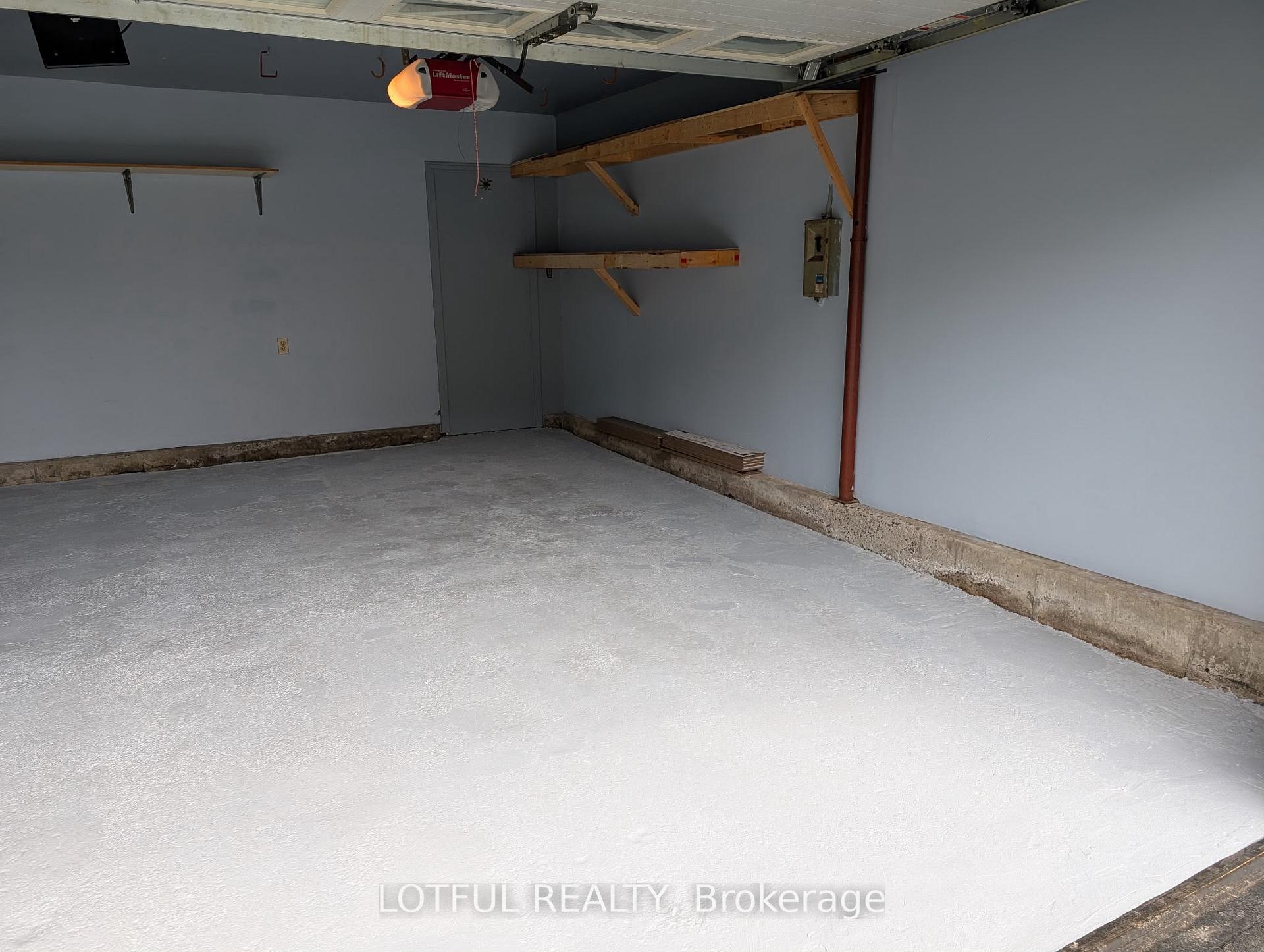 Photo 27 of 52 Fair Oaks Crescent, Ottawa, Craig Henry/Woodvale — HOMEH