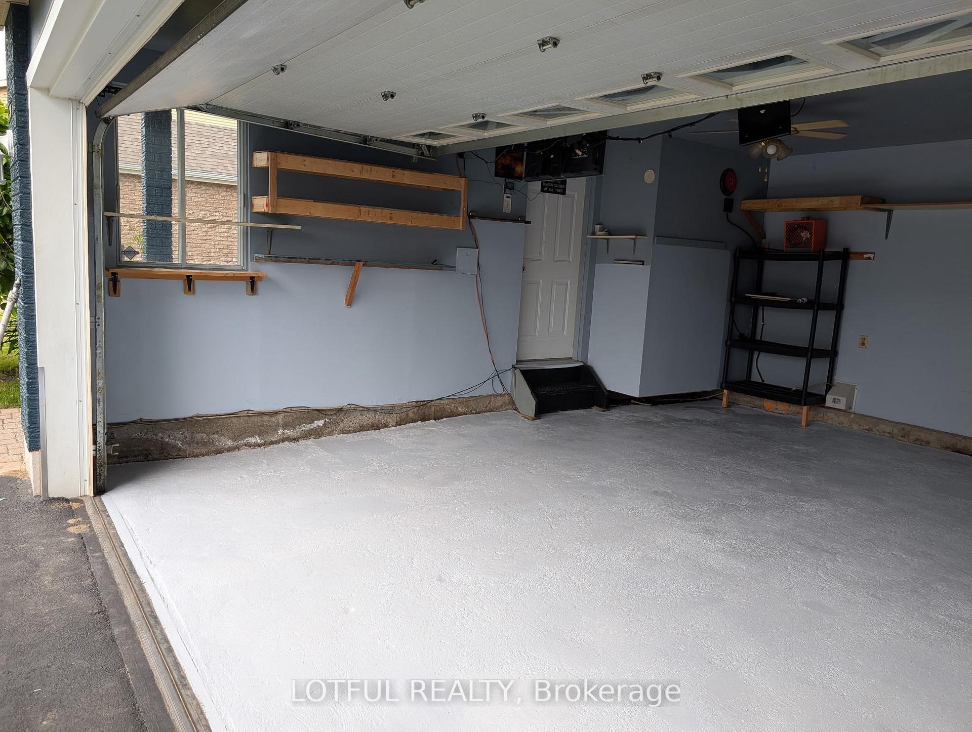 Photo 28 of 52 Fair Oaks Crescent, Ottawa, Craig Henry/Woodvale — HOMEH