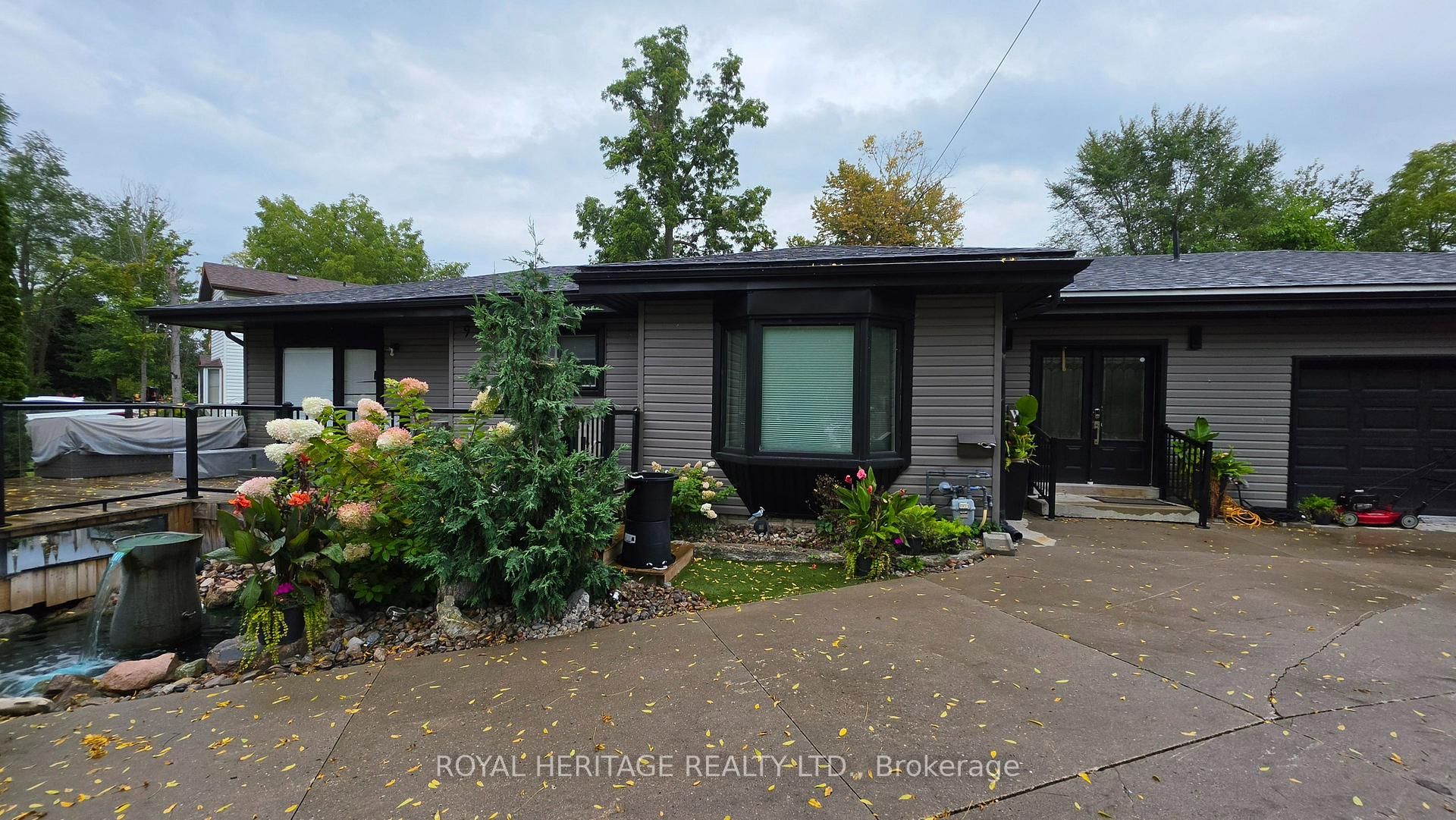 Photo 1 of Unit 2, 9 Metropolitan Crescent, Georgina, Keswick North — HOMEH