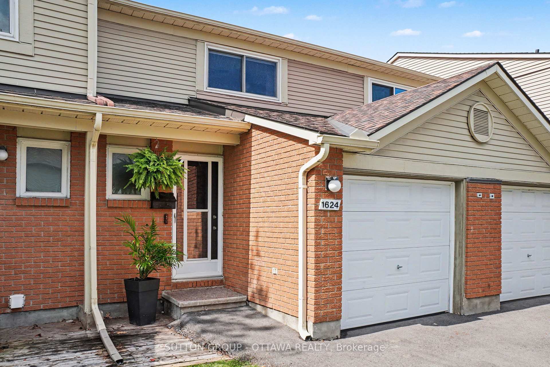 Photo 2 of 1624 Cheevers Crescent, Ottawa, Fallingbrook/Pineridge — HOMEH