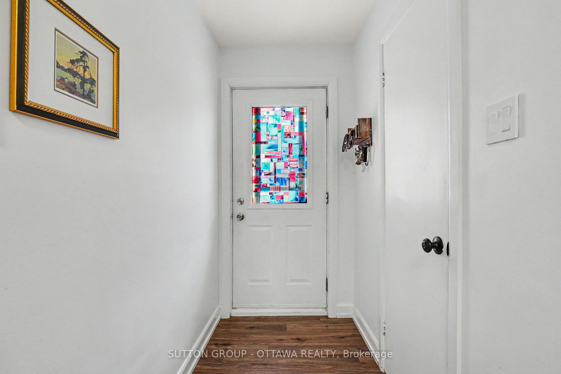 Photo 3 of 1624 Cheevers Crescent, Ottawa, Fallingbrook/Pineridge — HOMEH
