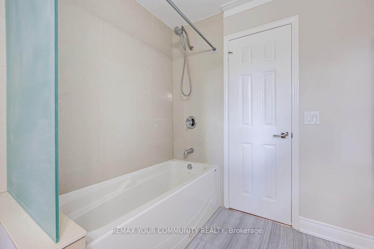 Photo 33 of 31 Clovercrest Road, North York, Don Valley Village — HOMEH