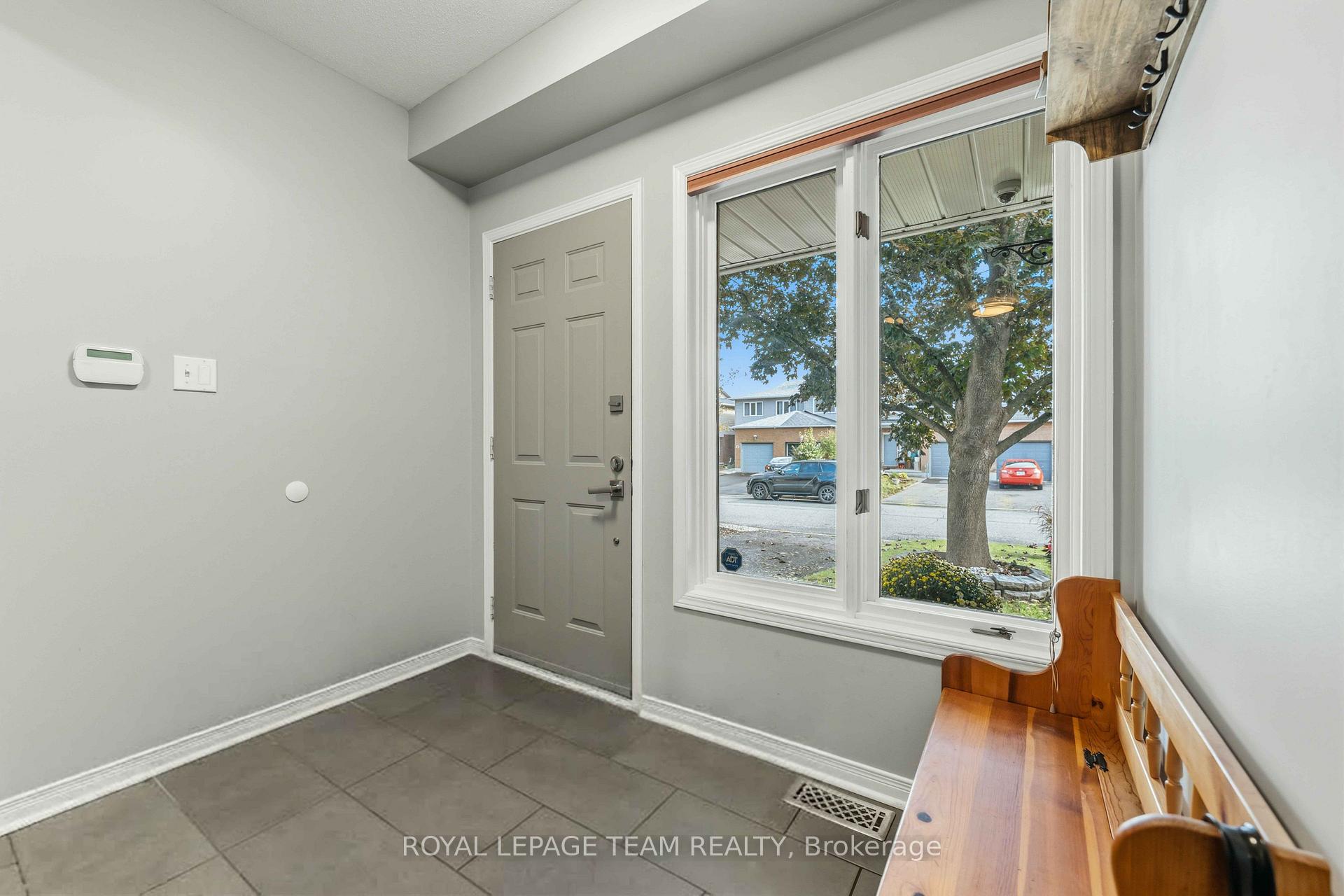 Photo 3 of 76 Hunter's Glen Crescent, Ottawa, Hunt Club Park/Greenboro — HOMEH
