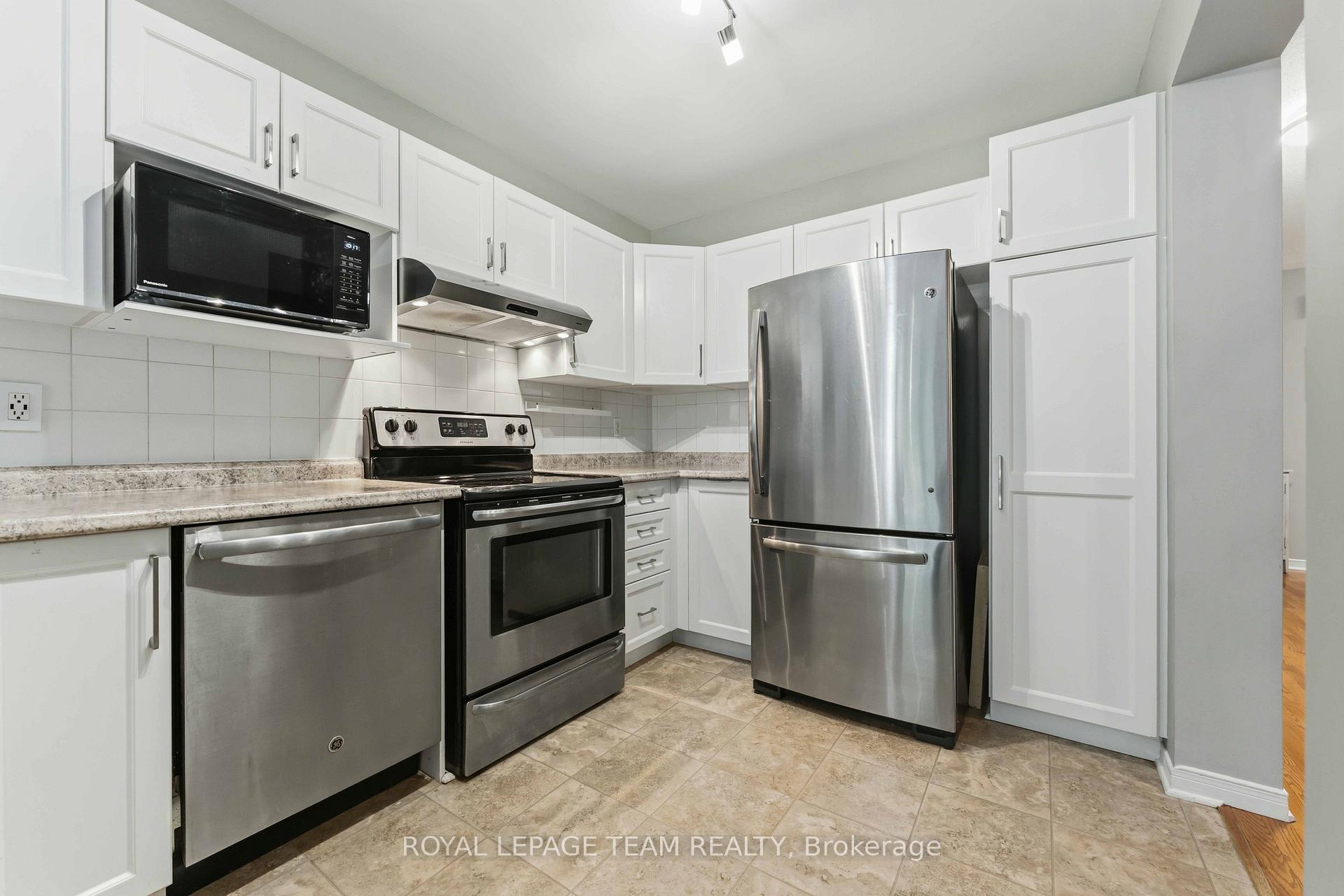 Photo 14 of 76 Hunter's Glen Crescent, Ottawa, Hunt Club Park/Greenboro — HOMEH