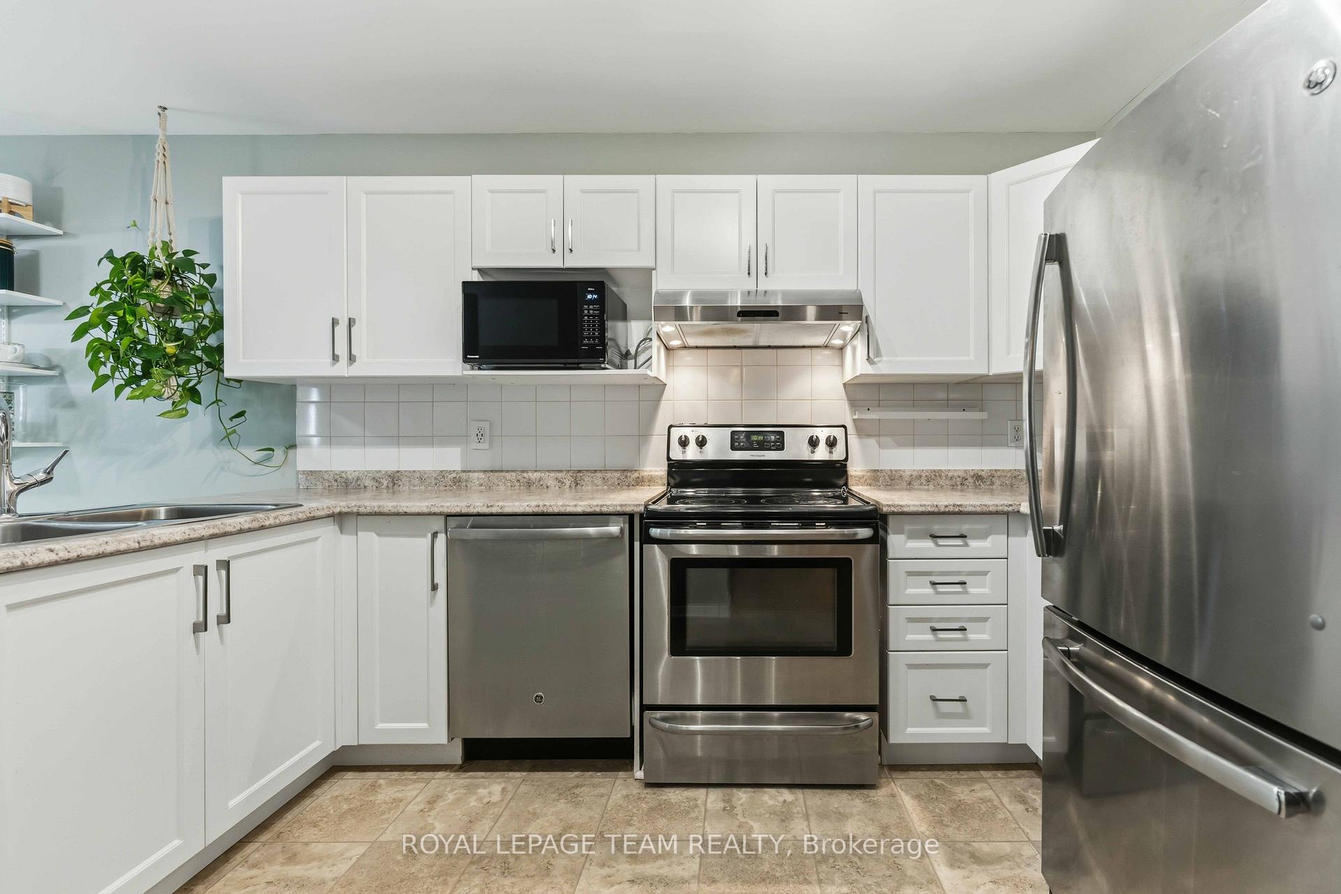 Photo 15 of 76 Hunter's Glen Crescent, Ottawa, Hunt Club Park/Greenboro — HOMEH