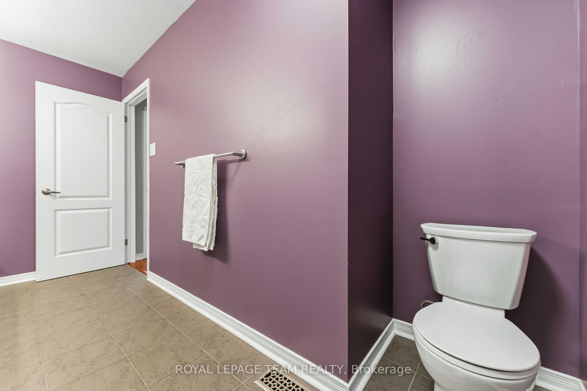 Photo 28 of 76 Hunter's Glen Crescent, Ottawa, Hunt Club Park/Greenboro — HOMEH