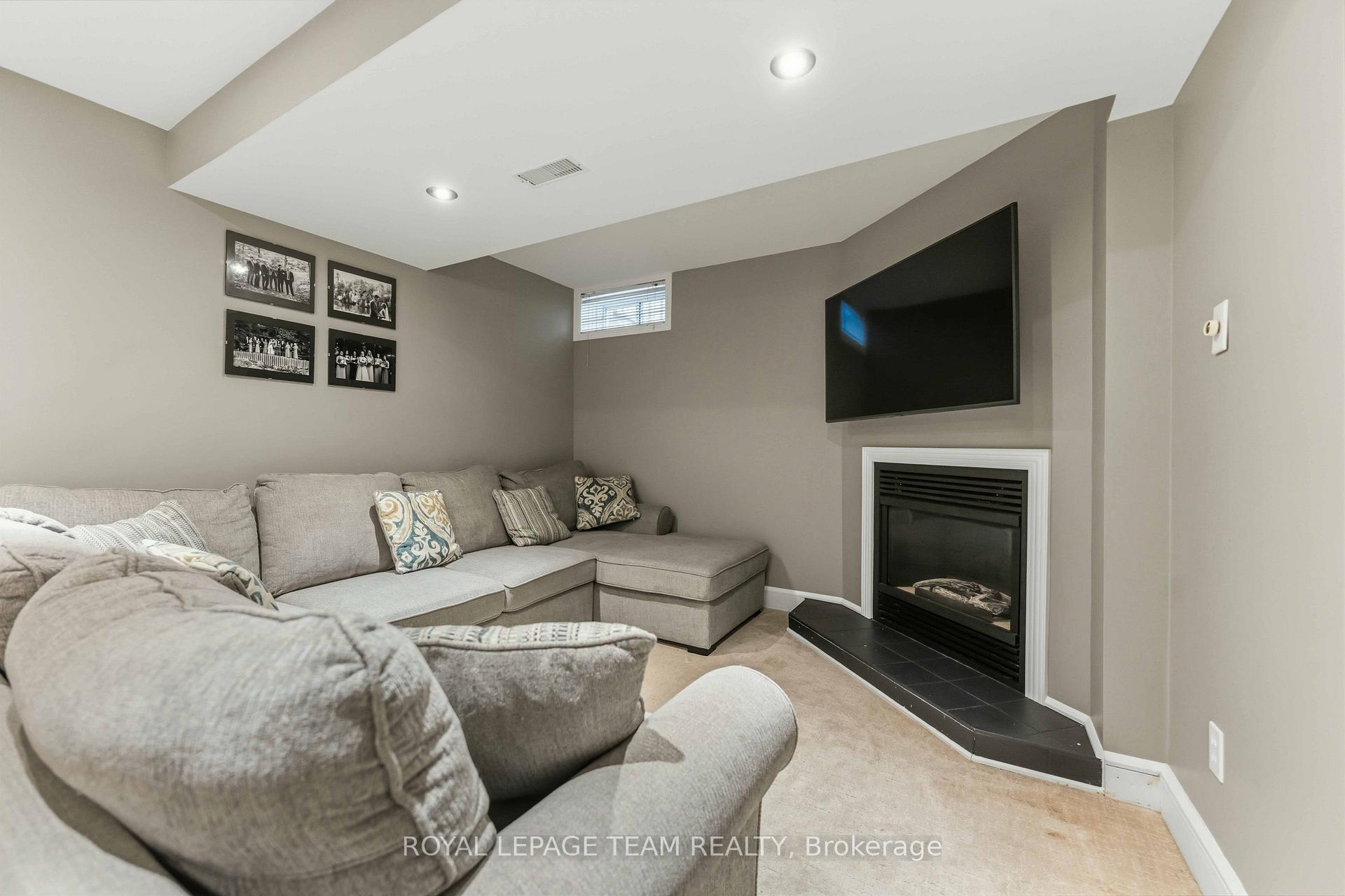 Photo 36 of 76 Hunter's Glen Crescent, Ottawa, Hunt Club Park/Greenboro — HOMEH