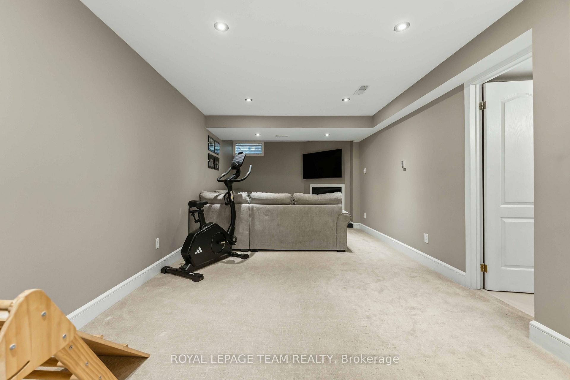Photo 35 of 76 Hunter's Glen Crescent, Ottawa, Hunt Club Park/Greenboro — HOMEH