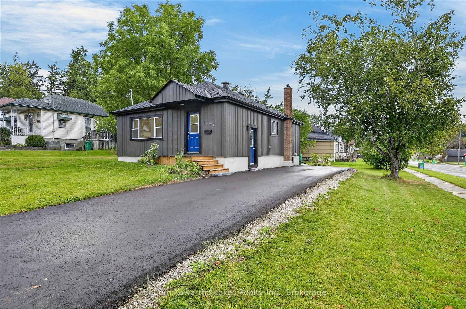 Photo 1 of 1028 Western Avenue, Peterborough, Otonabee Ward 1 — HOMEH