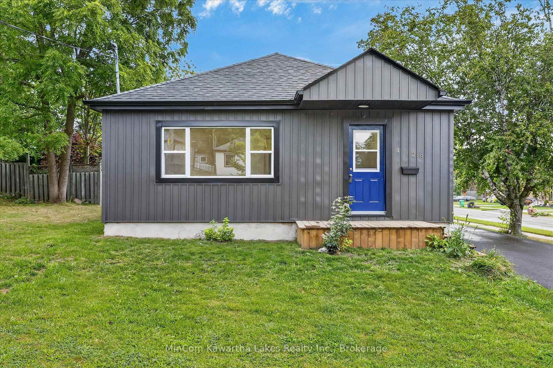 Photo 2 of 1028 Western Avenue, Peterborough, Otonabee Ward 1 — HOMEH