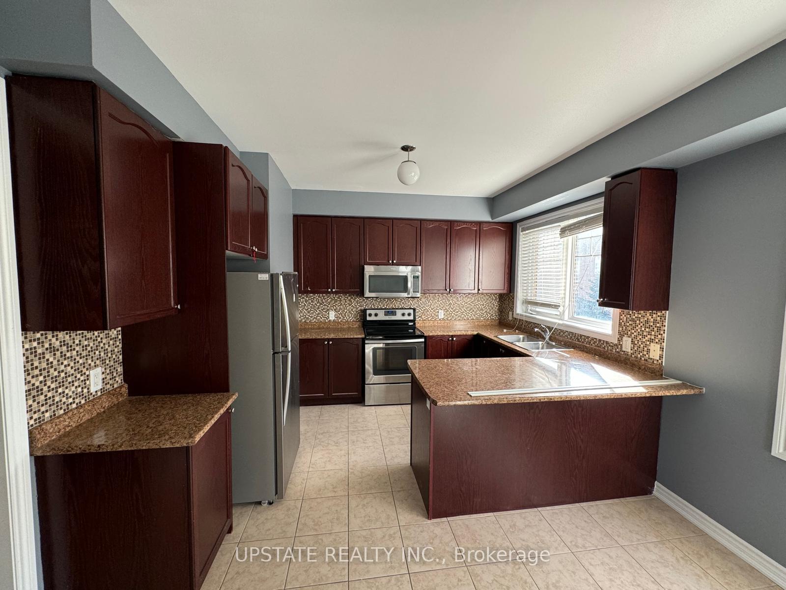 Photo 11 of 29 Magdalene Crescent, Brampton, Heart Lake East — HOMEH
