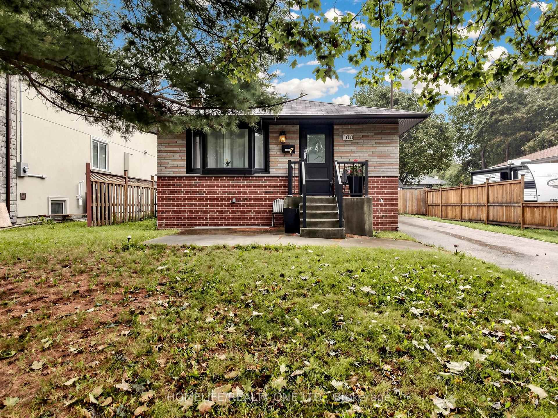 Photo 2 of 168 Wincott Drive, Etobicoke, Willowridge-Martingrove-Richview — HOMEH