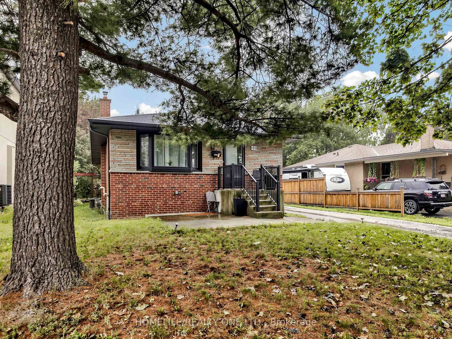 Photo 4 of 168 Wincott Drive, Etobicoke, Willowridge-Martingrove-Richview — HOMEH