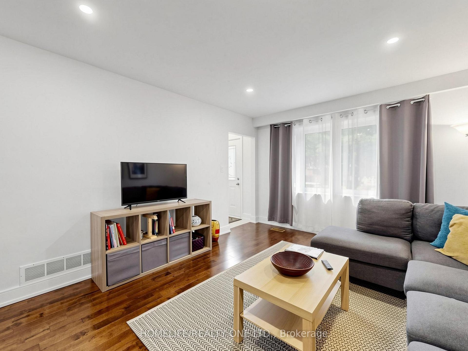 Photo 8 of 168 Wincott Drive, Etobicoke, Willowridge-Martingrove-Richview — HOMEH