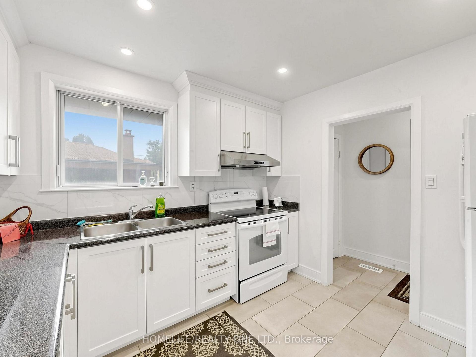 Photo 12 of 168 Wincott Drive, Etobicoke, Willowridge-Martingrove-Richview — HOMEH