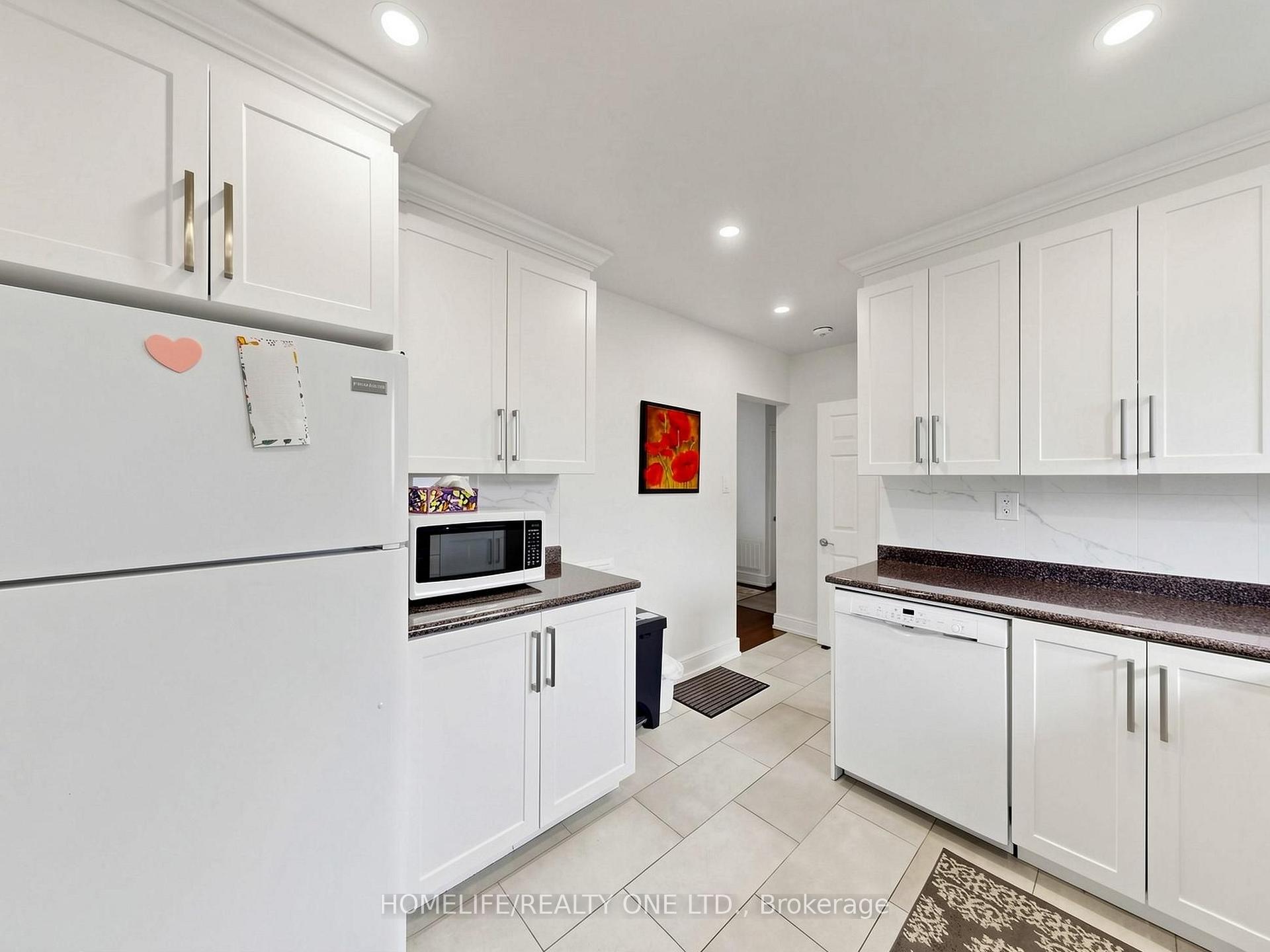 Photo 15 of 168 Wincott Drive, Etobicoke, Willowridge-Martingrove-Richview — HOMEH