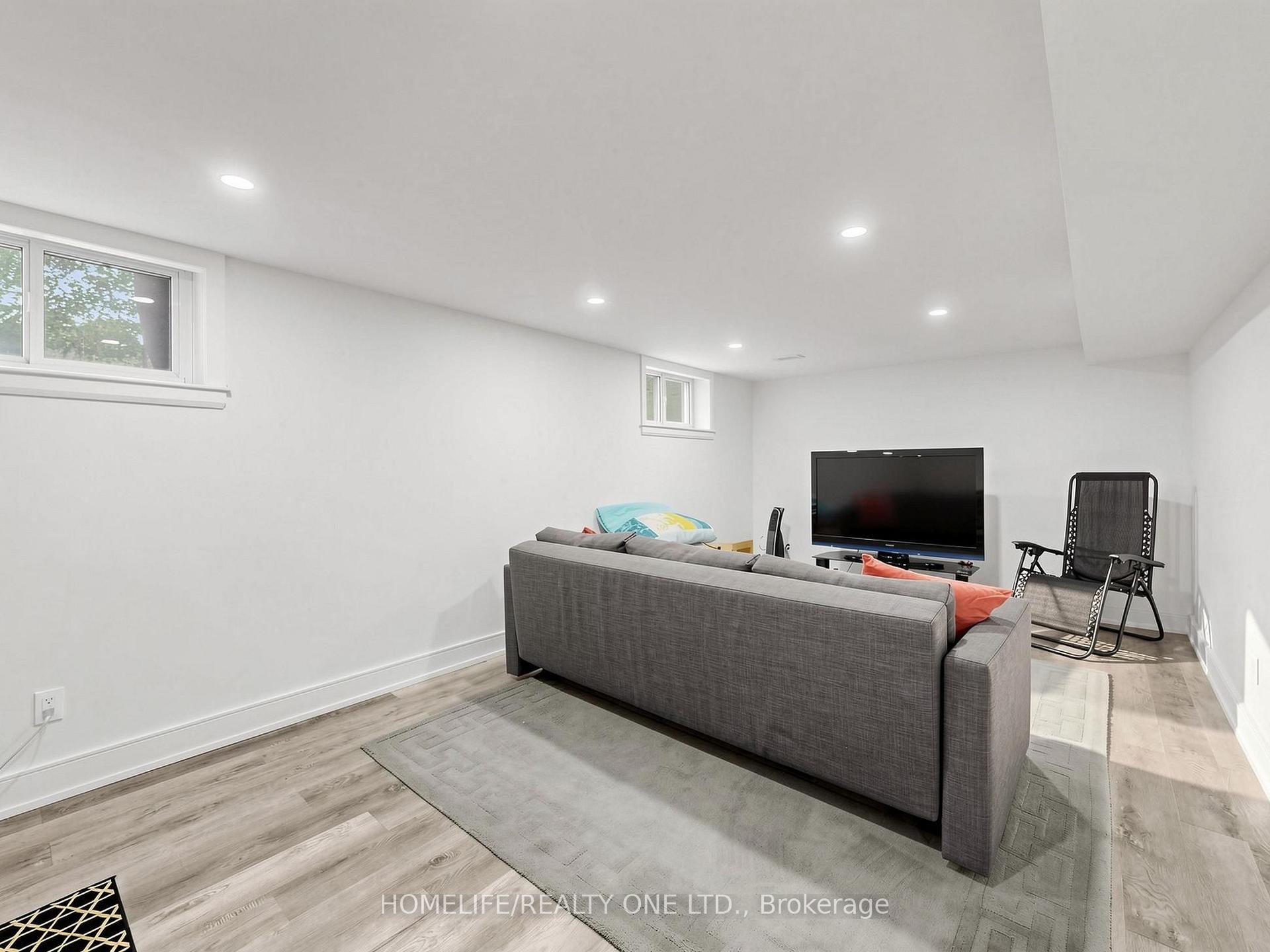 Photo 31 of 168 Wincott Drive, Etobicoke, Willowridge-Martingrove-Richview — HOMEH