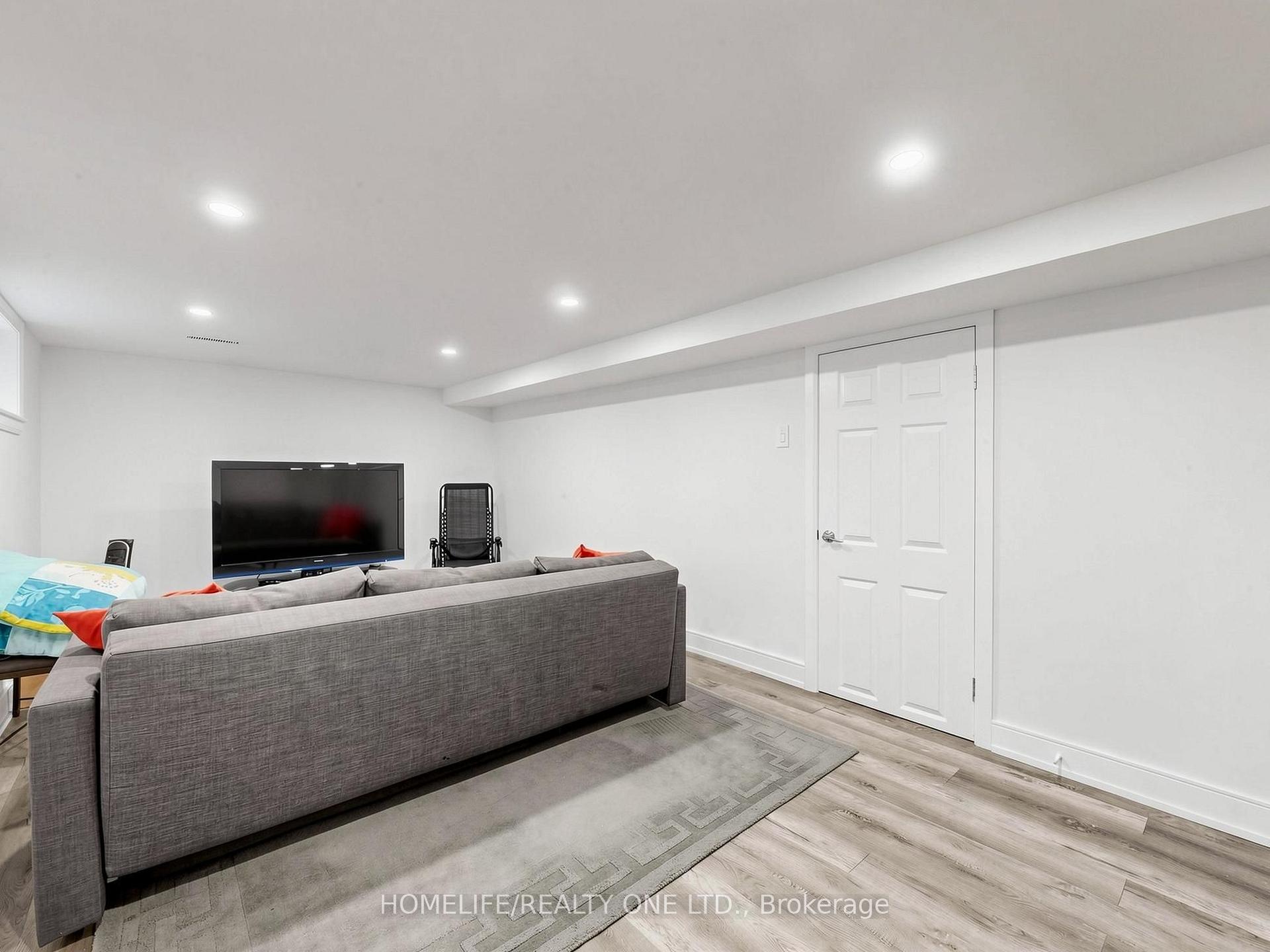 Photo 32 of 168 Wincott Drive, Etobicoke, Willowridge-Martingrove-Richview — HOMEH
