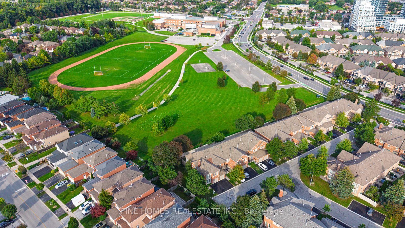 Photo 3 of 42 Alameda Circle, Vaughan, Beverley Glen — HOMEH