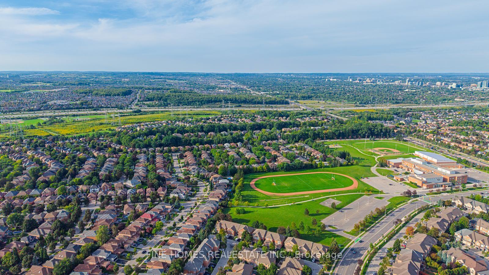 Photo 4 of 42 Alameda Circle, Vaughan, Beverley Glen — HOMEH