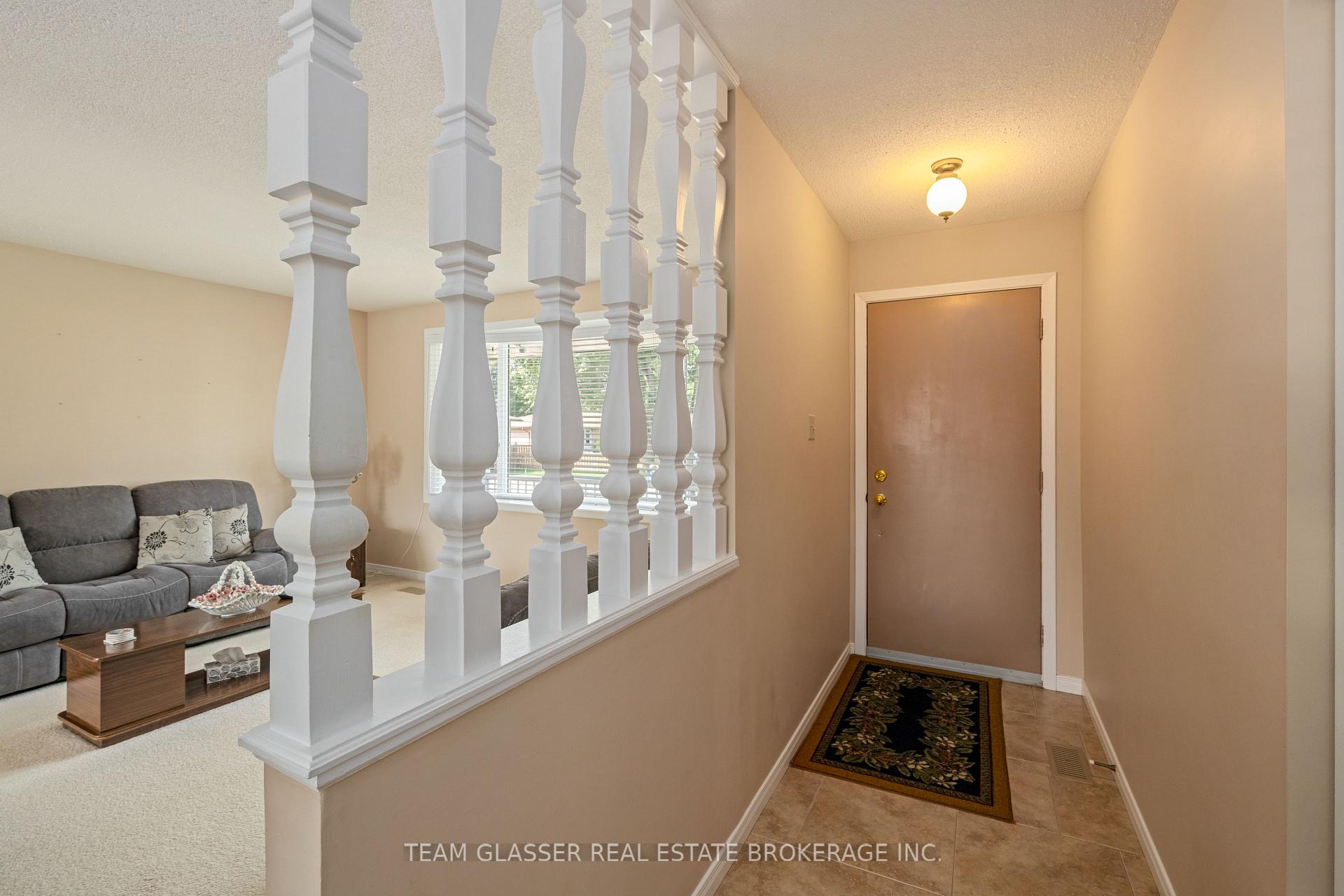 Photo 8 of 288 Fairhaven Circle, London, East O — HOMEH
