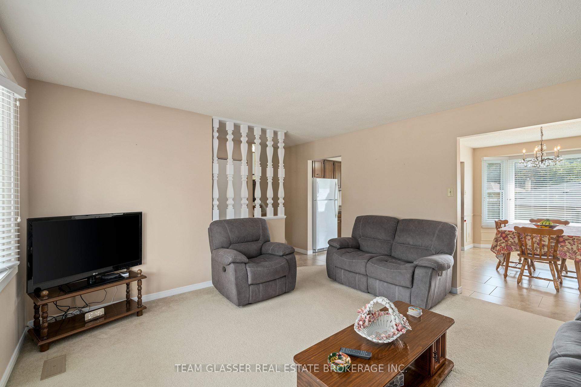 Photo 11 of 288 Fairhaven Circle, London, East O — HOMEH