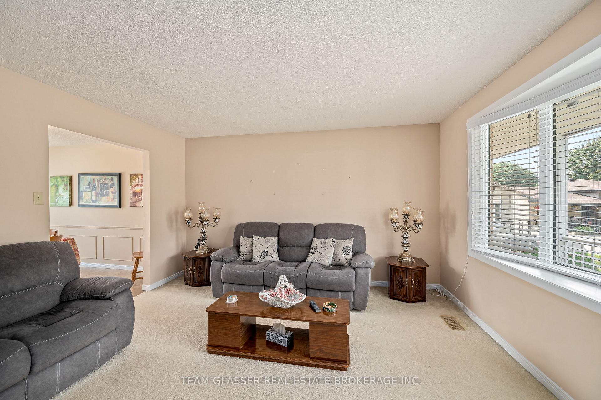 Photo 12 of 288 Fairhaven Circle, London, East O — HOMEH