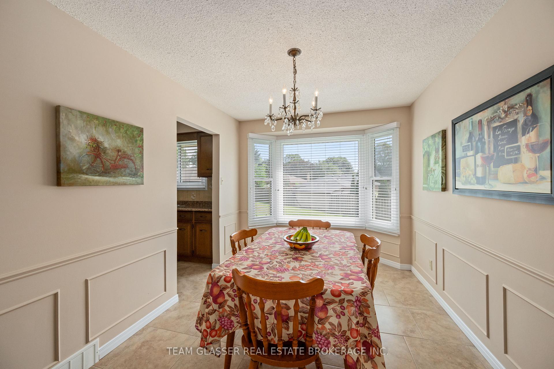 Photo 13 of 288 Fairhaven Circle, London, East O — HOMEH
