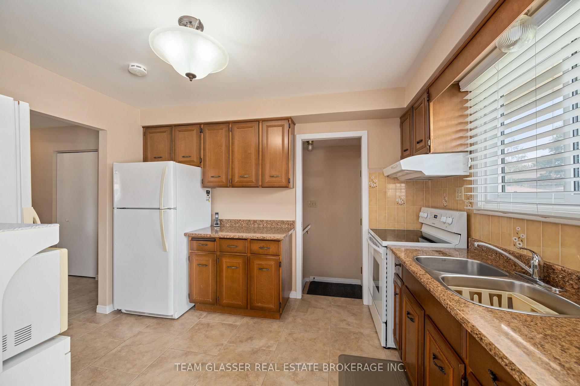 Photo 15 of 288 Fairhaven Circle, London, East O — HOMEH