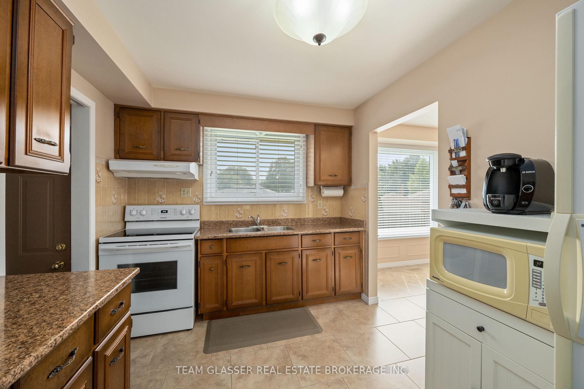 Photo 16 of 288 Fairhaven Circle, London, East O — HOMEH