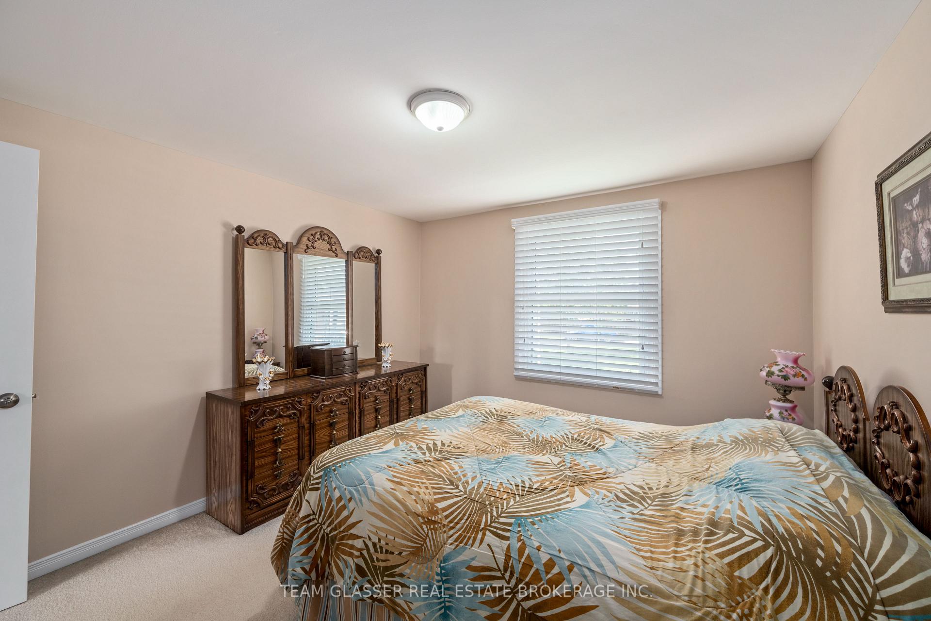 Photo 21 of 288 Fairhaven Circle, London, East O — HOMEH