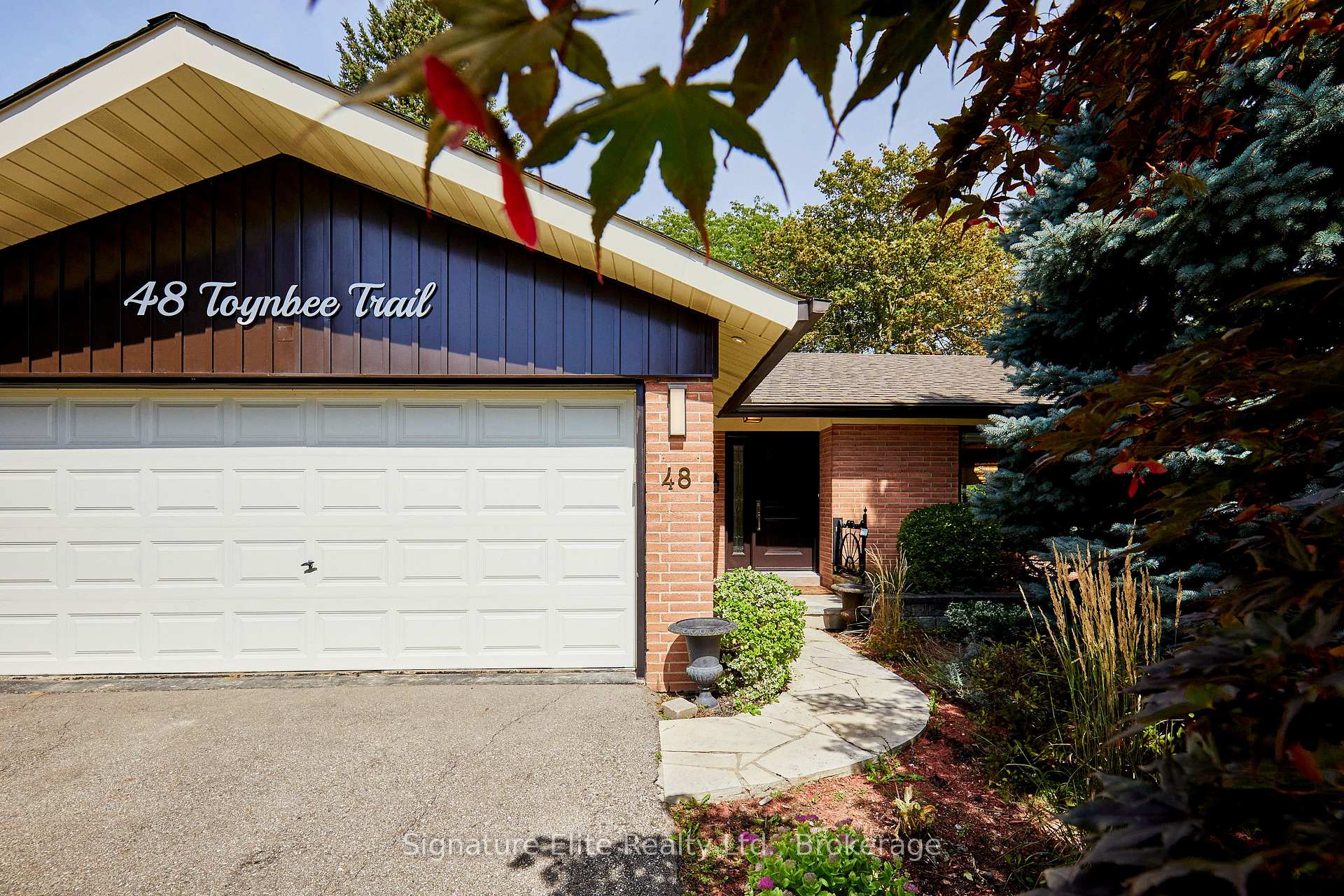 Photo 2 of 48 Toynbee Trail, Scarborough, Guildwood — HOMEH