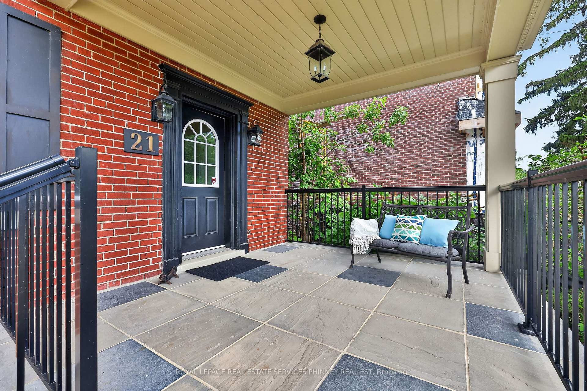 Photo 4 of 21 Cumberland Drive, Mississauga, Port Credit — HOMEH