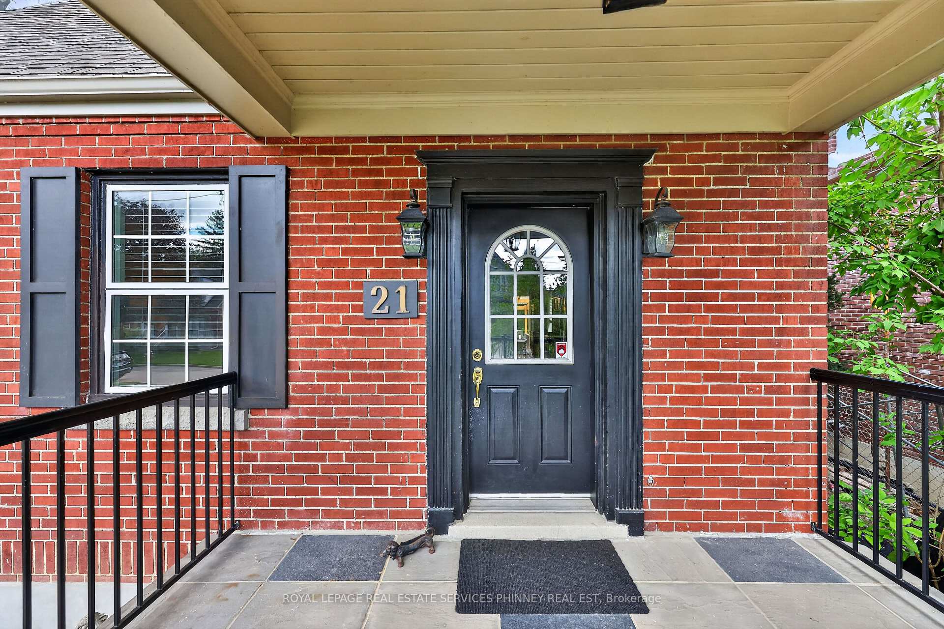 Photo 5 of 21 Cumberland Drive, Mississauga, Port Credit — HOMEH