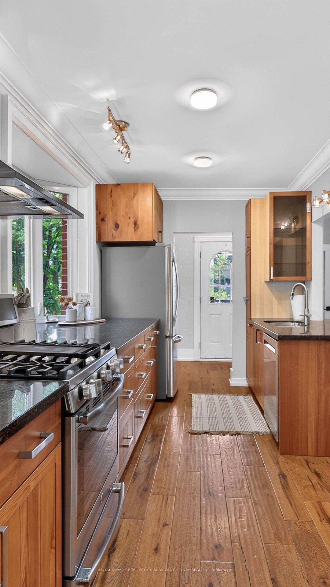 Photo 13 of 21 Cumberland Drive, Mississauga, Port Credit — HOMEH