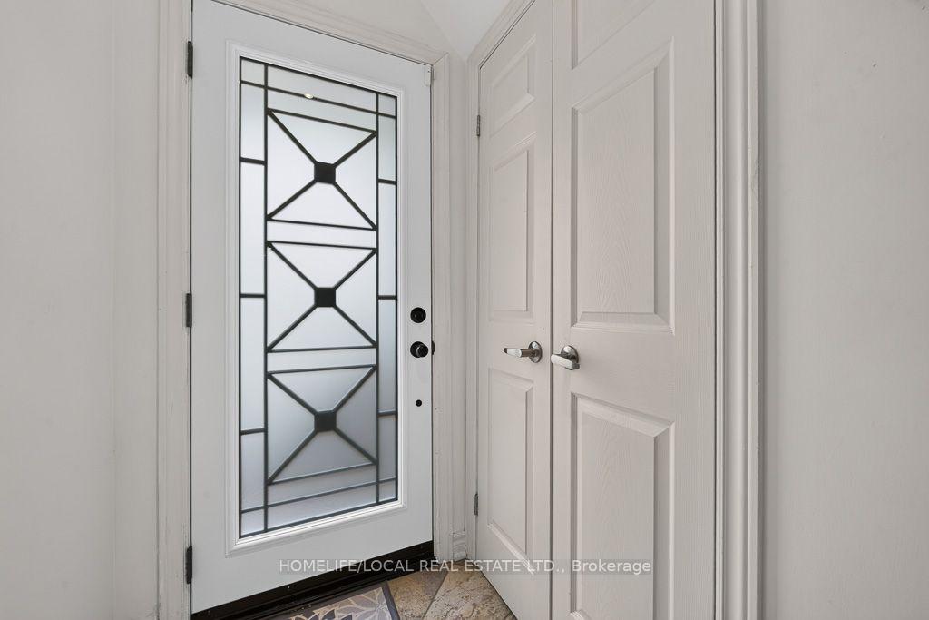 Photo 4 of 4 Martindale Crescent, Brampton, Brampton West — HOMEH