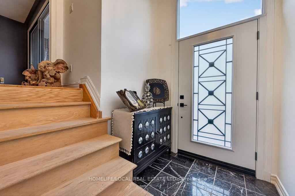 Photo 5 of 4 Martindale Crescent, Brampton, Brampton West — HOMEH
