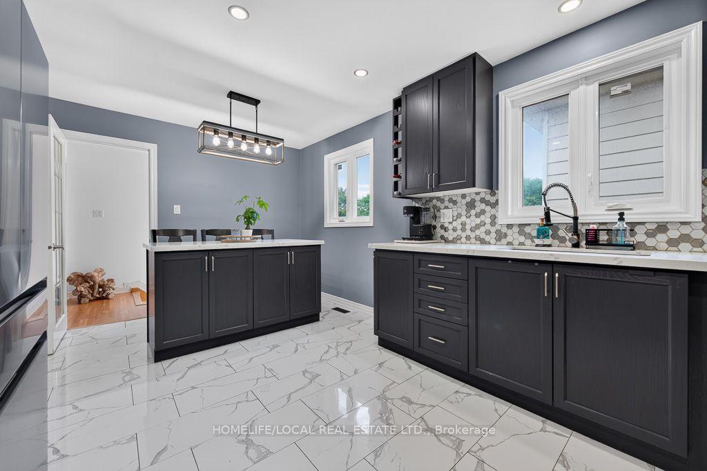 Photo 7 of 4 Martindale Crescent, Brampton, Brampton West — HOMEH