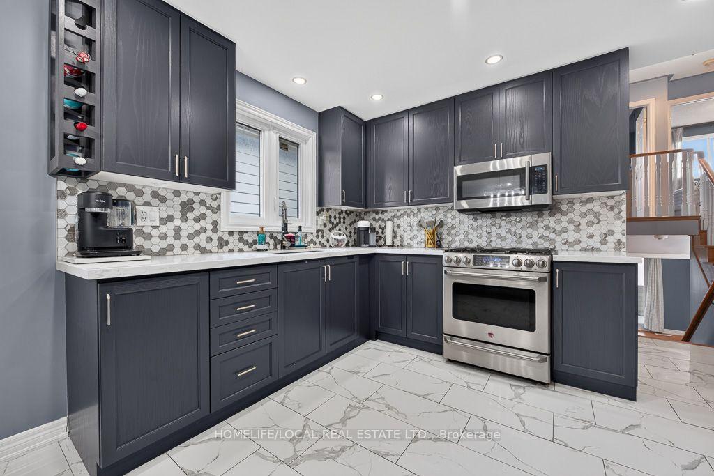 Photo 10 of 4 Martindale Crescent, Brampton, Brampton West — HOMEH
